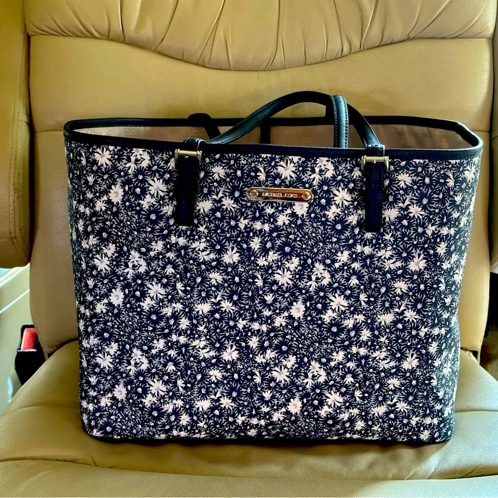 NEW NEVER USED MICHAEL KORS travel bag